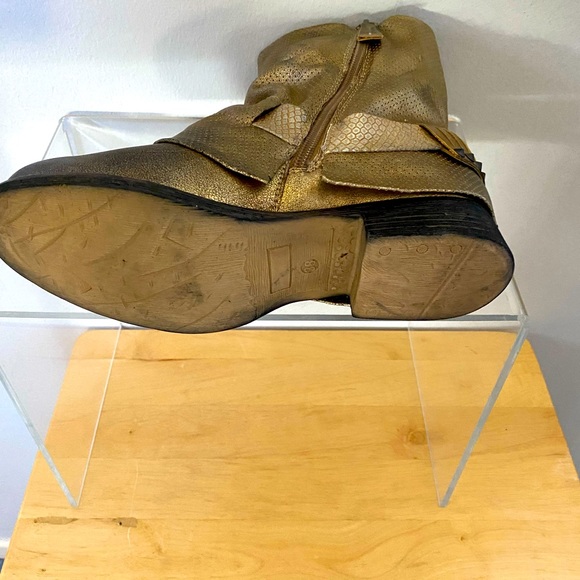 Boot - Picture 3 of 4